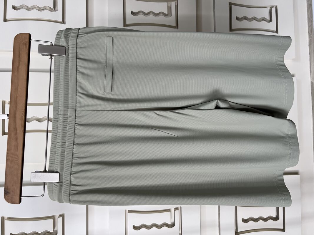 Προσαρμοσμένο ανδρικό σετ αθλητικών ρούχων σε λαδί πράσινο χρώμα - Κοντομάνικη μπλούζα & Παντελόνι, Ανδρικό μπλουζάκι από διαπνέον ύφασμα