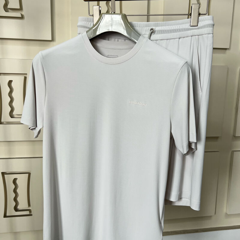 Αθλητικά ανδρικά ρούχα Ελαφρύ γκρίζο σύντομο - Τοπ με μανίκια και παντελόνια, αναπνευστικά και άνετα T-shirt για άνδρες